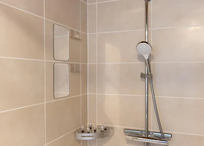 Cathyvoyages - Ciel Etoile - Bord De - Parking Gratuit - Videoprojecteur - Lit Rond - La Paillote Strasbourgeoise Straßburg