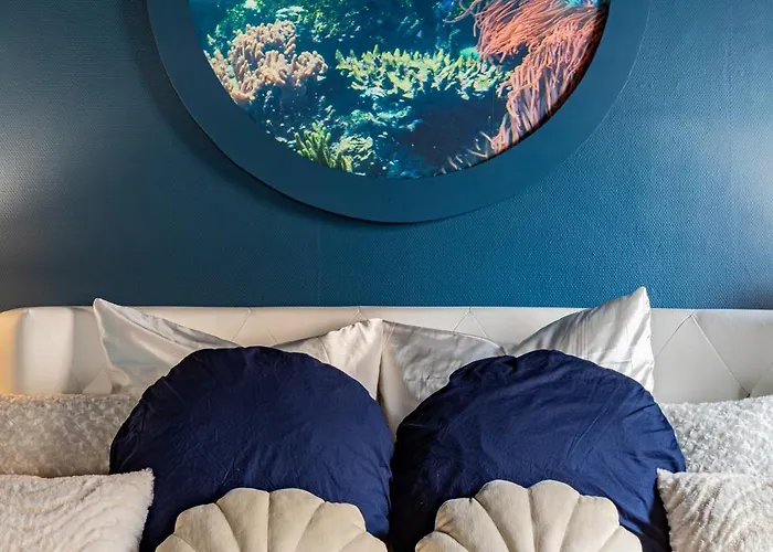 Cathyvoyages - Ciel Etoile - Bord De - Parking Gratuit - Videoprojecteur - Lit Rond - La Paillote Strasbourgeoise