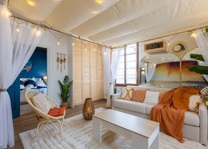 Apartment Cathyvoyages - Ciel Etoile - Bord De - Parking Gratuit - Videoprojecteur - Lit Rond - La Paillote Strasbourgeoise *