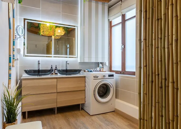 Apartment Cathyvoyages - Ciel Etoile - Bord De - Parking Gratuit - Videoprojecteur - Lit Rond - La Paillote Strasbourgeoise