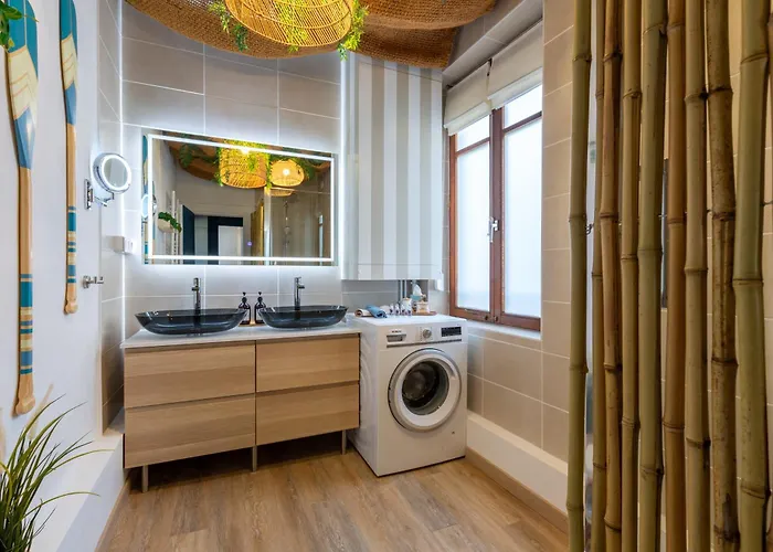 Cathyvoyages - Ciel Etoile - Bord De - Parking Gratuit - Videoprojecteur - Lit Rond - La Paillote Strasbourgeoise