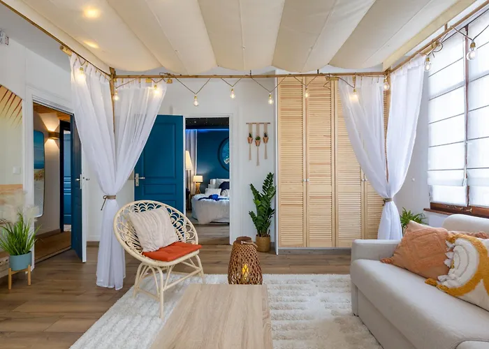 Apartment Cathyvoyages - Ciel Etoile - Bord De - Parking Gratuit - Videoprojecteur - Lit Rond - La Paillote Strasbourgeoise