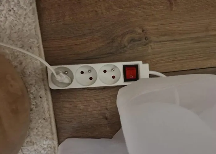 Apartment Cathyvoyages - Ciel Etoile - Bord De - Parking Gratuit - Videoprojecteur - Lit Rond - La Paillote Strasbourgeoise Straßburg