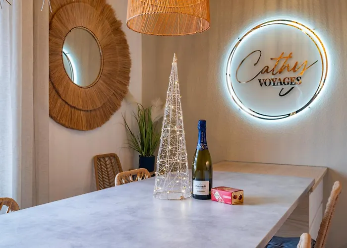 Cathyvoyages - Ciel Etoile - Bord De - Parking Gratuit - Videoprojecteur - Lit Rond - La Paillote Strasbourgeoise