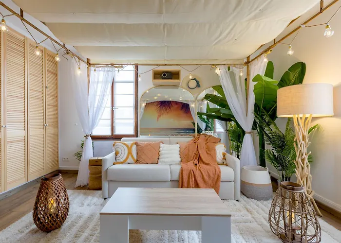 Cathyvoyages - Ciel Etoile - Bord De - Parking Gratuit - Videoprojecteur - Lit Rond - La Paillote Strasbourgeoise * Straßburg