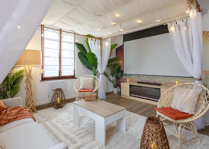 Apartment Cathyvoyages - Ciel Etoile - Bord De - Parking Gratuit - Videoprojecteur - Lit Rond - La Paillote Strasbourgeoise