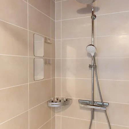 Cathyvoyages - Ciel Etoile - Bord De - Parking Gratuit - Videoprojecteur - Lit Rond - La Paillote Strasbourgeoise שטרסבורג