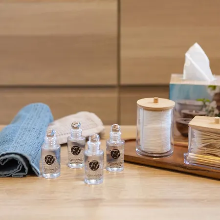 Cathyvoyages - Ciel Etoile - Bord De - Parking Gratuit - Videoprojecteur - Lit Rond - La Paillote Strasbourgeoise