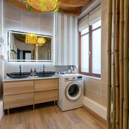 Cathyvoyages - Ciel Etoile - Bord De - Parking Gratuit - Videoprojecteur - Lit Rond - La Paillote Strasbourgeoise